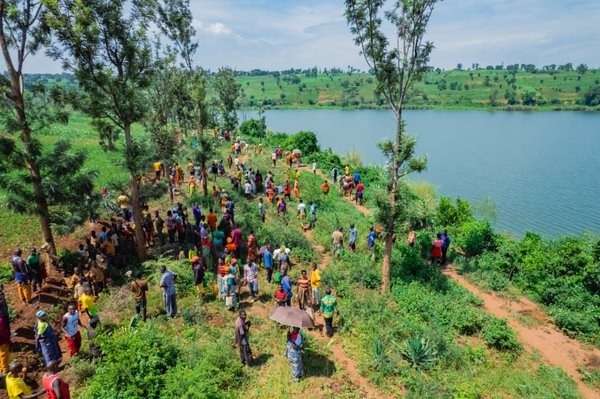 https://d1l97138avwug7.cloudfront.net/Tree-planting-Burundi-Small-1.jpg